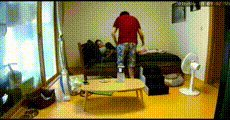 年轻小夫妻在床上变换体位激情啪啪啪