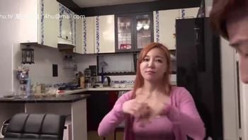 【继母3】炮友是继母，现在天天操她骚穴 麻友韩国三级片推荐
