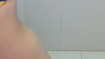 美女主播有小酒窝长睫毛自拍秀掰穴自慰还玩起了灌肠