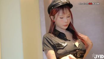 Vol.30-巨乳女警突袭临检，小小年纪第一次约炮就被逮到...正当我准备束手就擒时手上来的不是银白的手铐..