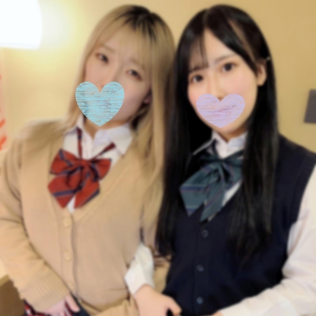 (FC2) 【无修正逆3P】「成绩No 1の会长 学校No 1の不良少女に足コキされるのは间违っているだろうか」じぇ系に囲まれた