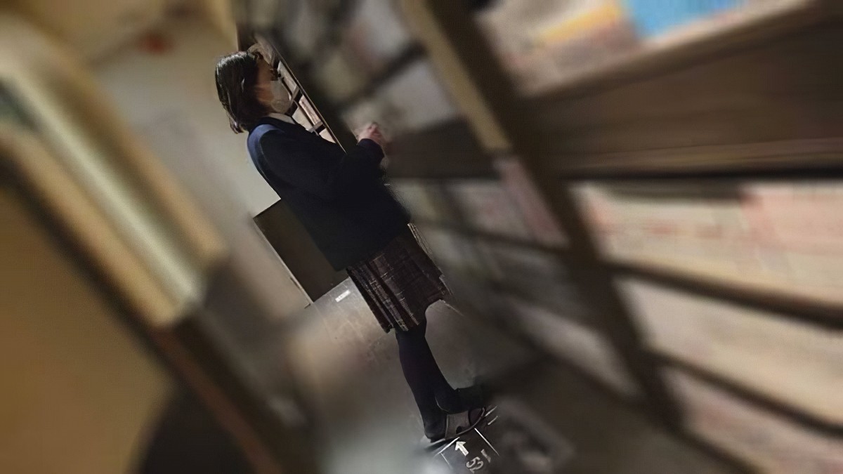 (FC2) まだ毛も生えそろわないおでこちゃん。ネカフェで未成熟なまんこに中出し