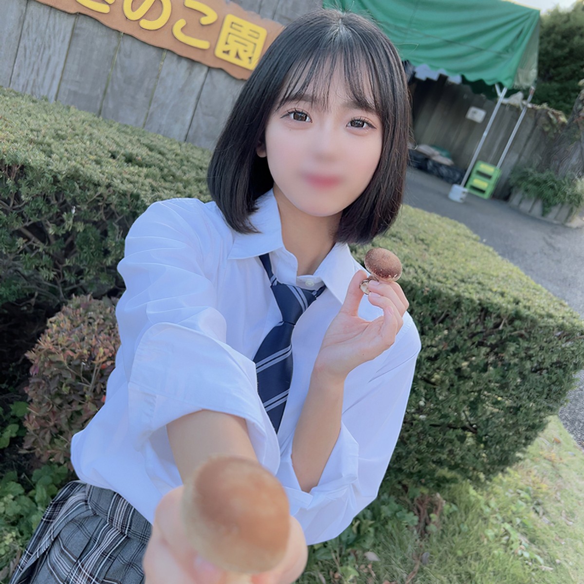 (FC2) 颜出し！！「あの事」から成长して惊くほど可爱くなった清纯可怜な女生を山中に连れ込み有无を言わさず青奸生中出し！！この女は何度犯し