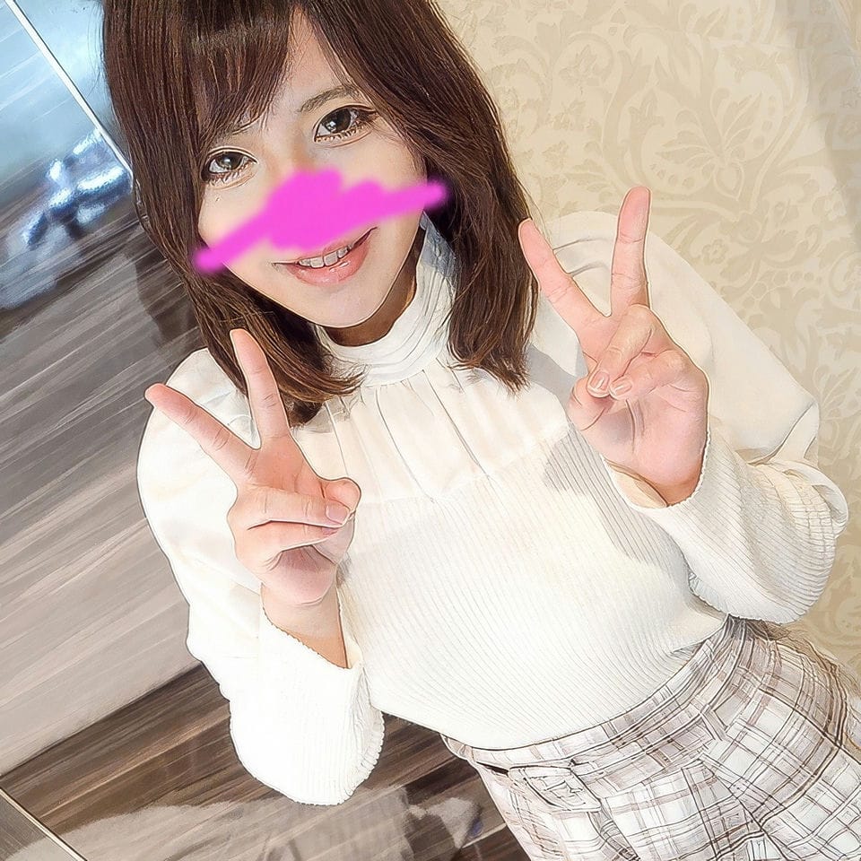 (FC2) ～绝顶快楽史上【最高・极上SSS级】グラビアアイドルは敏感BODYで连続升天口内射精+膣内射精の浓厚3Pせっくす
