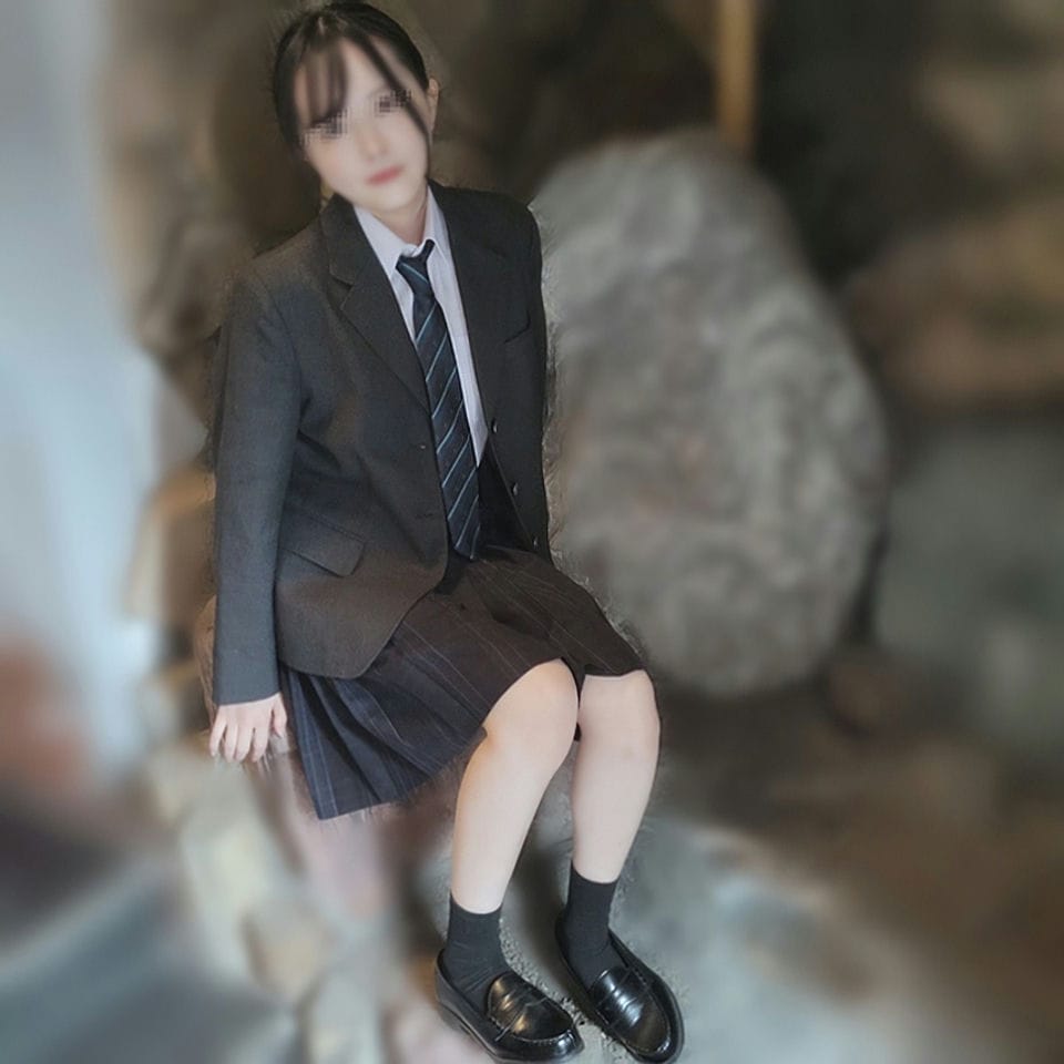 家庭的な色白ポニテと卒业旅行・せーふくで中出し浴衣でもう一度…