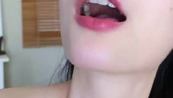 浴袍脱衣舞给你看，你喜欢看我的粉红洞吗