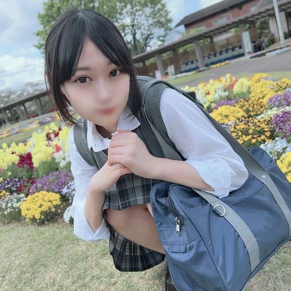 初撮影・顔出し！無垢でベイビーフェイスの未処理剛毛口・リカワ女生を白昼堂々公然猥褻！まだ汚れを知らない従順な18歳未年の発展途
