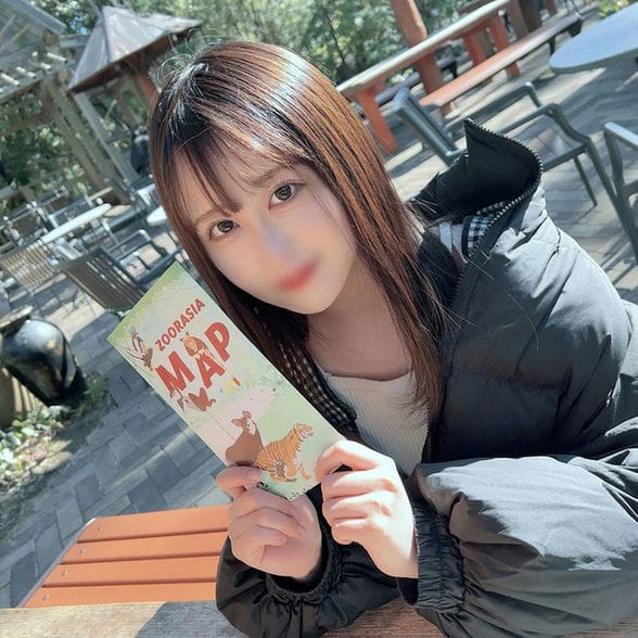 初撮影・顔出し！キスだけでびしょびしょになっちゃうウサギさんの様なめちゃカワ専門生！だけど脱いだら凄いの！まだまだ発展途上の若