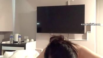 巨乳凯西 男生第一视角享受我用巨乳摩蹭勃起的肉棒⋯再用舌头舔龟头⋯把整根塞进嘴里吸的一脸痴
