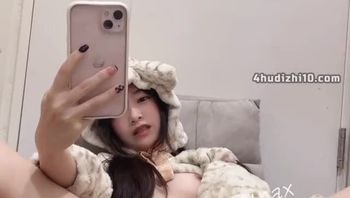 142小只马妮娜 猫咪特辑❤️孤单的妮娜只能用大肉棒用力干小穴