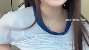 142小只马妮娜 粉嫩一线鲍看起来真紧