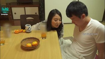 eaglejp 暖桌下的义母调戏(1)