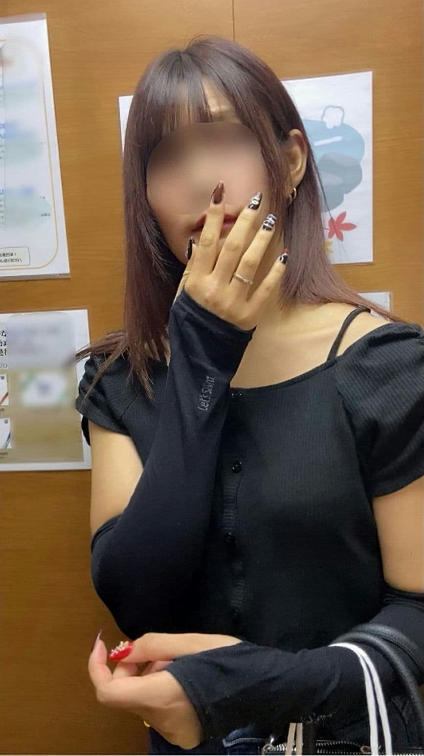 FC2 PPV 4577612 【个撮】22歳モデルは渋谷19店员！超バキュームでネバスぺごっくん即尺即アナル舐めがデフォルトの女神【完全颜出し】