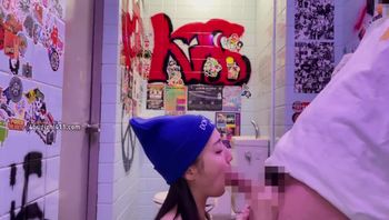 FC2 PPV 4543395 【神乳JD】めちゃカワ神乳ダンサーJDをクラブトイレに诱いこみPuffpuffフェラ→お持ち帰りして中出し东京天国FC2限定レ_1
