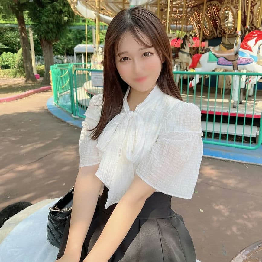 FC2 PPV 4552188 颜出し！某有名国立女大学に通う坂道系の可怜な女大生を観覧车に连れ込み嫌がる猥亵行为を强行するとまさかの・避妊具装着绝対条件を