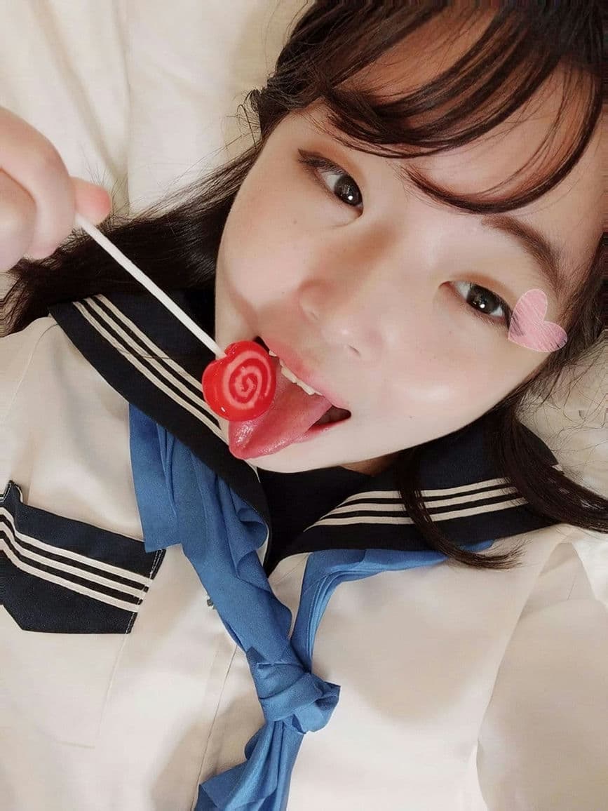 FC2 PPV 4550845 【无修正】18歳にそこまでやるか！ジューシーで美味しそうなカラダ 热く濡れた18歳のワレメに极太チンポをぶち込む！セーー