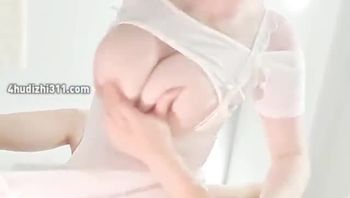 爆乳口交乳交大鸡巴，床上床下多体位蹂躏爆草，浪叫呻吟不止