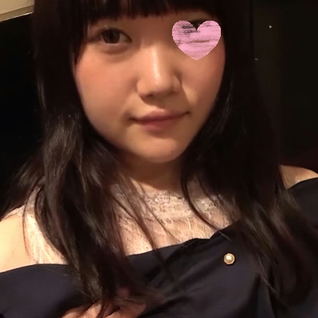FC2 PPV 4608162 【無・個撮】友人のヤリチン君に小柄な童顔美女をNTR撮影！ガチイキしまくり！【特典で高画質】