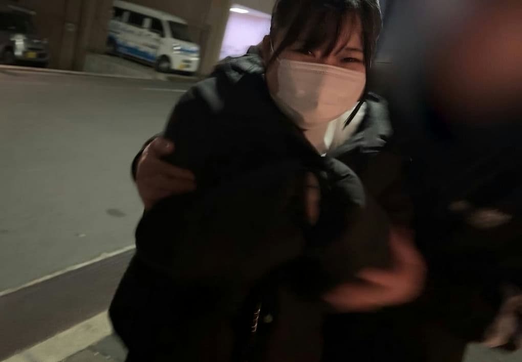 FC2 PPV 4619584 【ガチ素人18歳】可愛いくて超敏感 顔に似合わない最高の巨尻を堪能して許可を得ず中出しハメ レビュー特典有