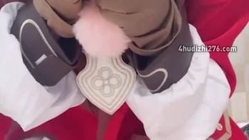 【cos自慰】可莉骑乘超大肉棒骚穴塞满白浆流出