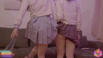 【jk少女】女孩们的双人约会互玩嫩穴淫水乱喷