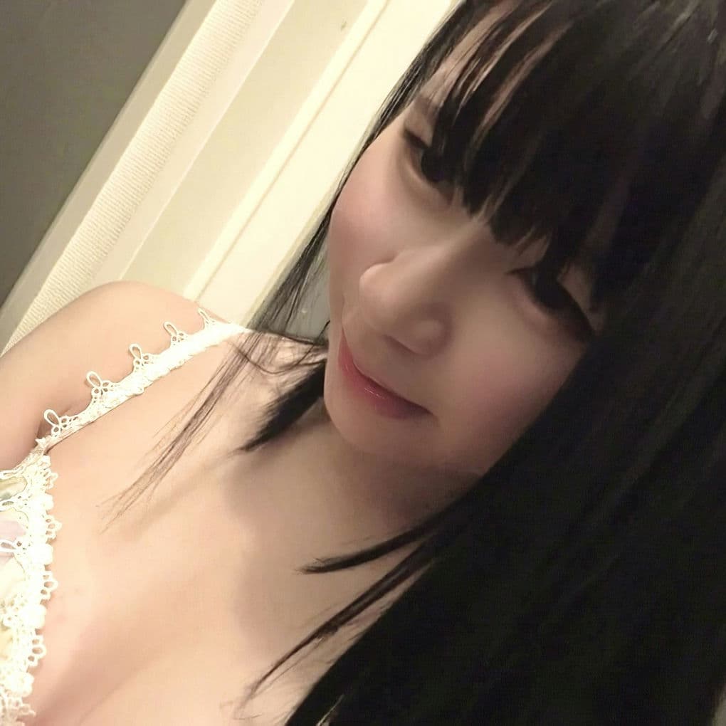 FC2 PPV 4626327 【初撮り】地下アイドルグループ所属りょうちゃん18歳整った颜が歪む壮绝快楽にイキ潮连発！膣奥に届く大量中出し２発射で本当に生理