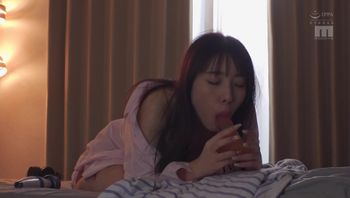 MIAB 480 花里アカリ 目睹了求职失败成为宅男发小的下流自慰。面对充满情欲气味的身体实在无法忍耐...沉溺于大汗淋漓的10次内射性交