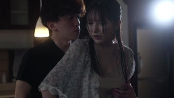 EBWH 235 若い巨乳美人がボクの母になったその日からーー 欲望のまま媚薬を盛り続けて4日 そろそろ発情メスになってきた 宫本留衣
