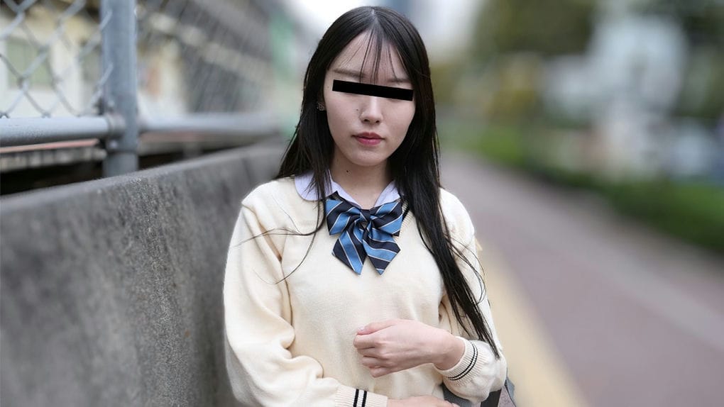 天然むすめ制服娘を电车でイタズラ山下もえか