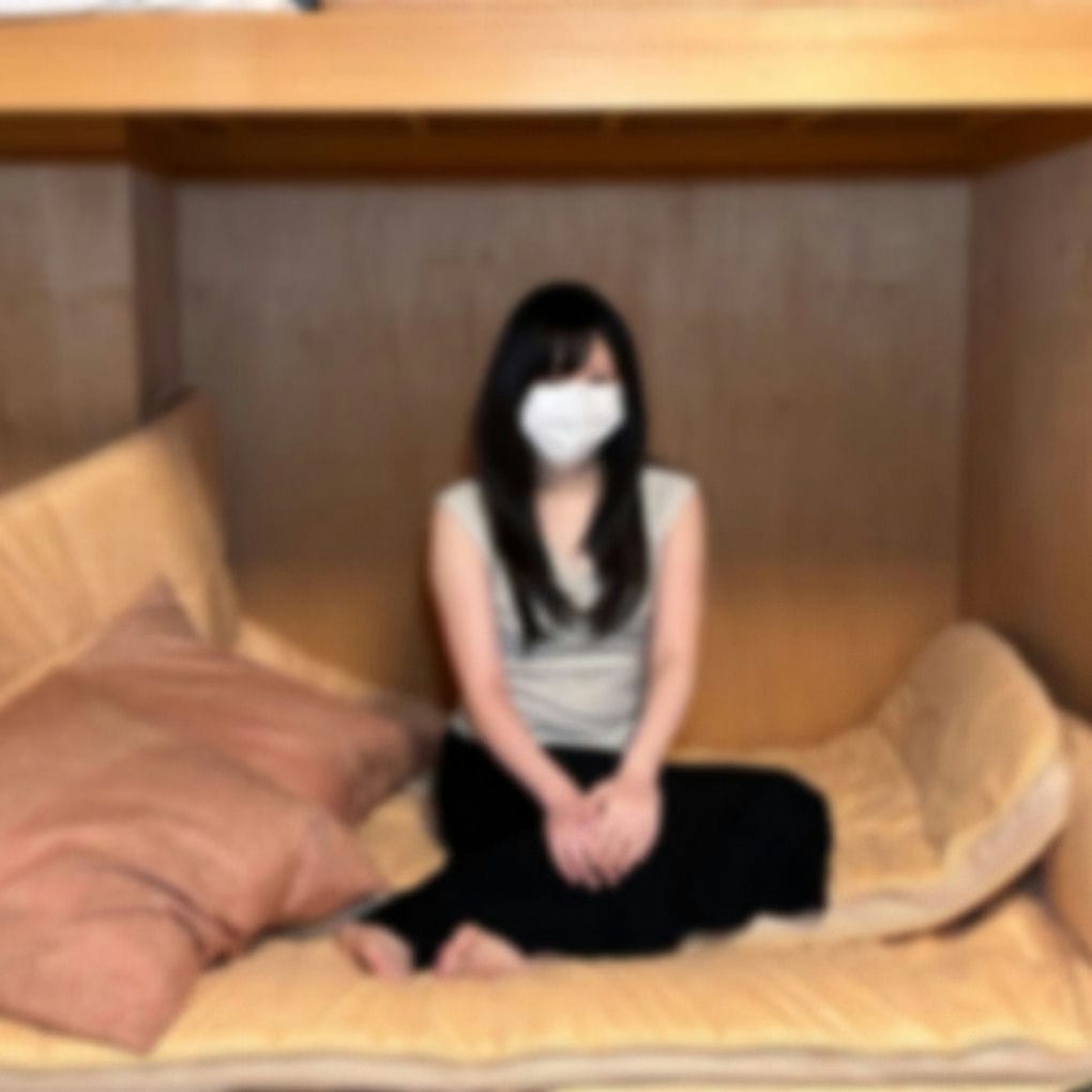 【无修正】毎度おなじみスレンダー美人人妻。押し入れに押し込めました。