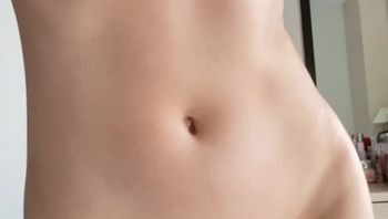 Meko - 迷人的粉红翘乳首