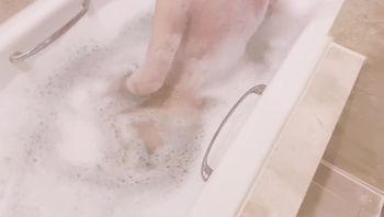 12分全露自慰还有白汁特写流出来