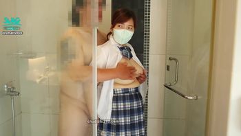 E奶制服妹帮洗澡秀