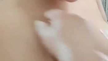 偷看熙熙色色洗澡