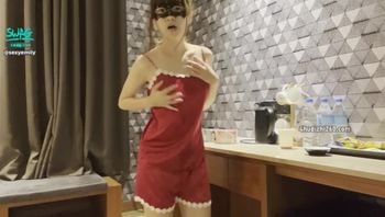 小厨娘等老公下班前 抚慰自己还差点被发现