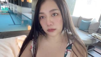 泳池把到超骚正妹 带回房间无套颜射 上集