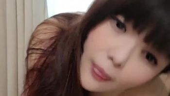 穿上男友衬衫在落地窗前搔首弄姿自慰