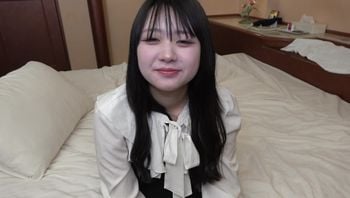 【2作 品】こ う こ う 卒 业した ばかりの 1 8 さ い感度良好な色白Fカップあおいちゃんのピンク色オマンコに3発中 出し2