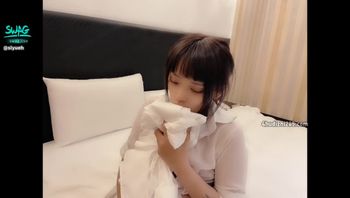刚毕业的女秘书与老板瞒著老婆一夜激情大战一个晚上被射了好几次 siyueh