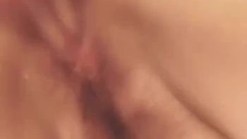极度骚货❤️ 巨乳主播《双穴初体验》
