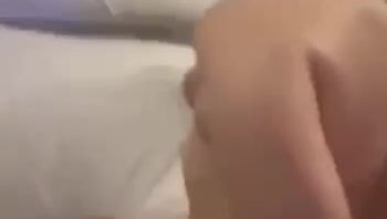 高颜值人妻反差十足 后入暴力抽插淫叫不止 深喉口交 露脸性爱自拍