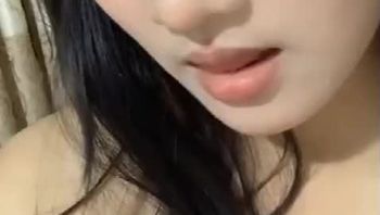 露脸羞涩微胖女大学生为了赚零花钱去接一对一裸聊 #学生 #裸聊