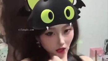 #反差 #白虎 #直播 高颜精神小妹 反差小母狗自拍裸舞大秀 手扣小穴自慰高潮 已完结