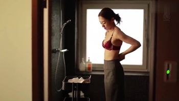 【AI换脸】#刘敏涛 女领导躺在床上勾引我