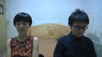精神小伙冒充导演火辣登场，同校失足学生妹被潜规则互动升级，动作大胆暧昧