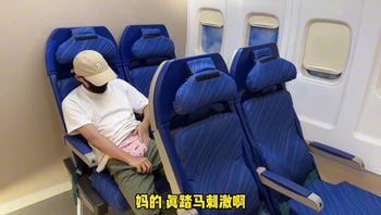 空姐的兼职，粉嫩阴道服务头等舱乘客