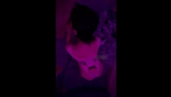 顶级神颜女神，真是老公的好母狗啊，屁股插着肛塞，还让老公一块插进去