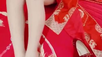 新婚前夜把我叫到身边说：姐姐今晚最后一次给你