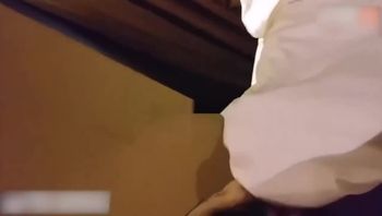 极品车模被大佬迷奸酒店无套内射 酥胸半露，双腿微张