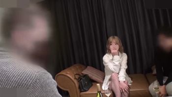 周淑怡情趣网袜轮流中出内射